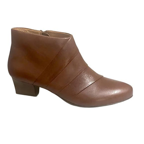 Sofft-Women’s •Rachel• Bootie -Cognac Leather  8M