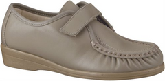 SOFTSPOTS Women's •Angie• Moc Toe Strap Casual Shoes
